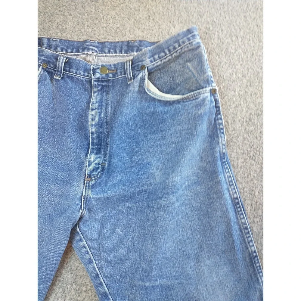 Wrangler Authentic Jeans Mens 36x32 Medium Wash Straight Leg Made in USA 97601MD
